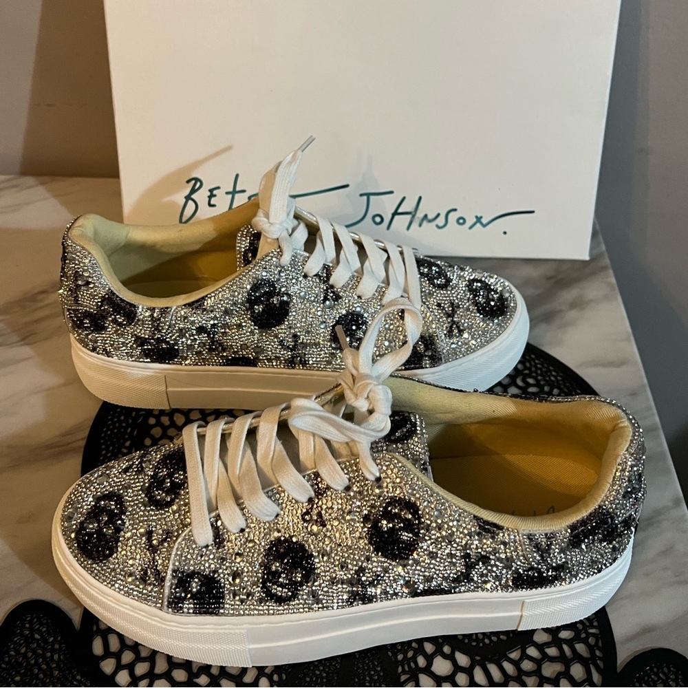Betsey John Skull Shoes 8.5